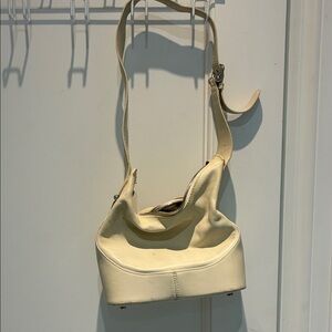 Loewe Chic Cream Shoulder Bag👝